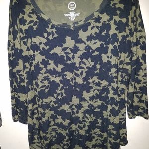 Maurices Size 2 Navy and Olive Patterned Top